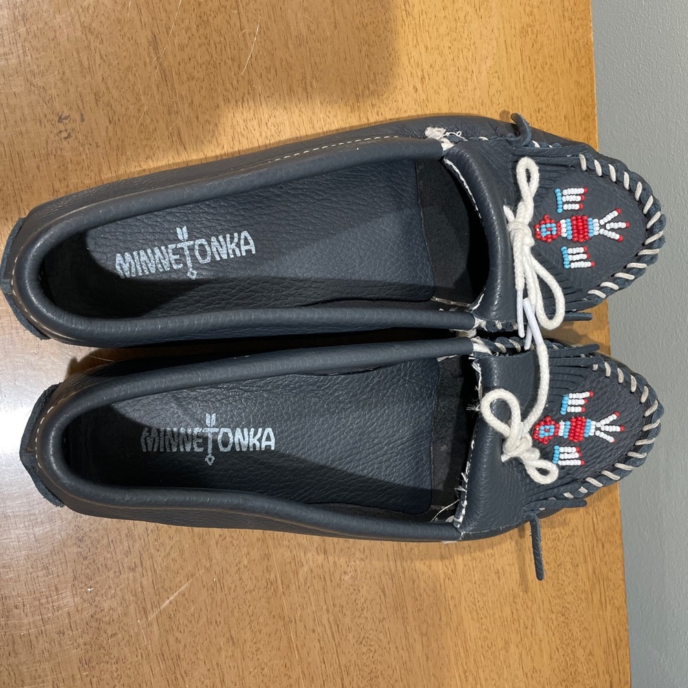 Minnetonka Thunderbird Beaded Boat Moccasins Size 10 Women’s Navy Blue Leather - Picture 5 of 5